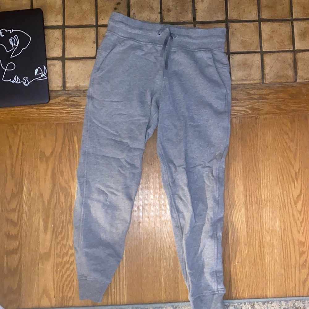Lululemon joggers size 6